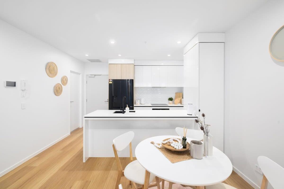 Brand New 2br Near Surf' Paradise Free Parking * Gold Coast