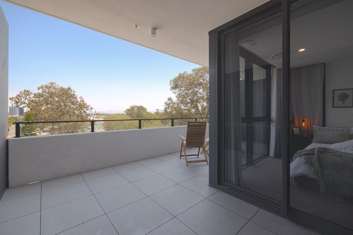 Brand New 2br Near Surf' Paradise Free Parking Gold Coast