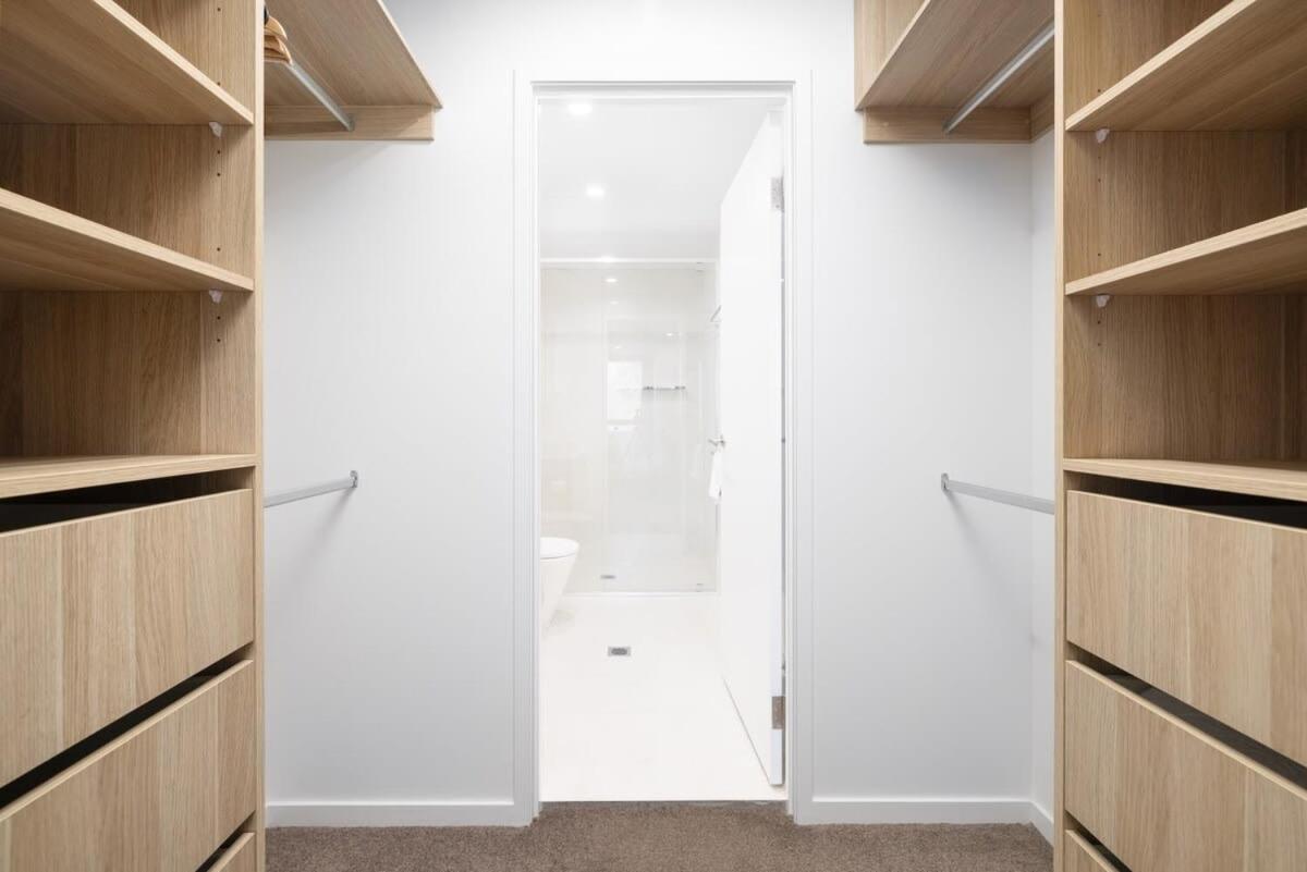 Apartment Brand New 2br Near Surf' Paradise Free Parking